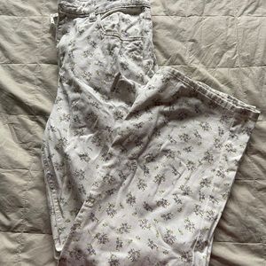 FLORAL HIGHWAISTED JEANS